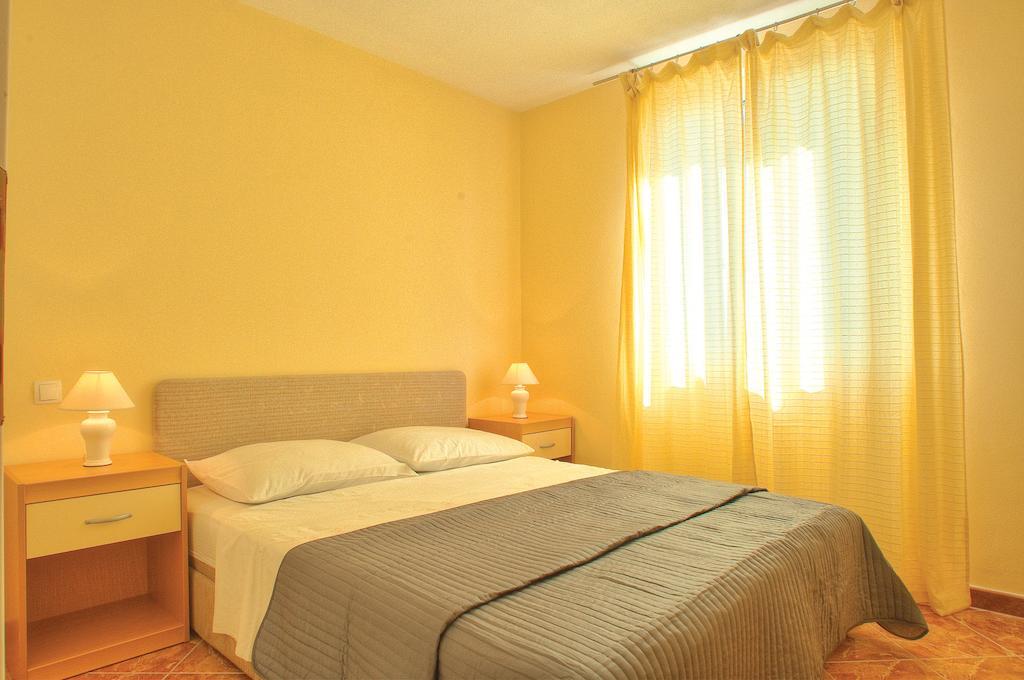 Apartments Tare, Free Parking Vodice Room photo